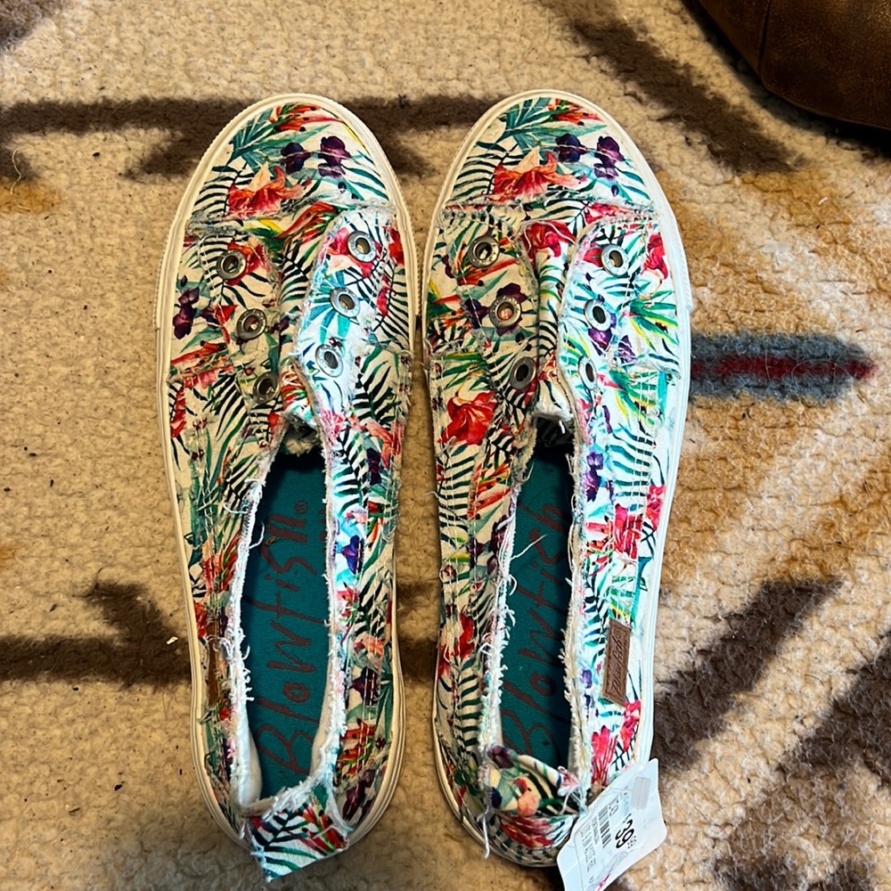NWT Blowfish slid on shoes. Size 9